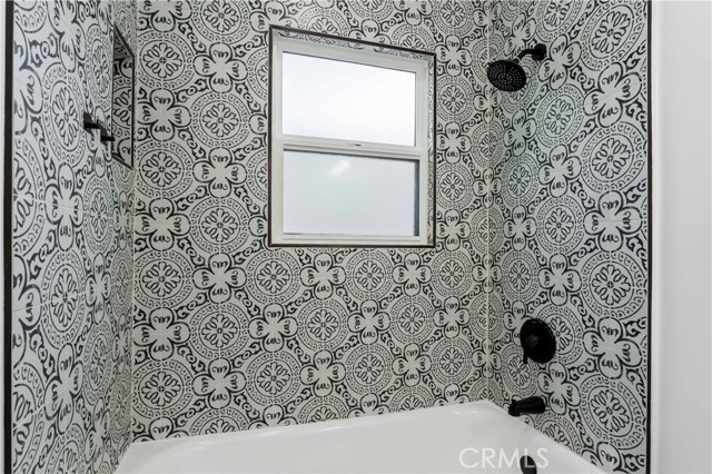 1236 S Cloverdale Avenue, Los Angeles CA: https://media.crmls.org/medias/c1fca4c6-c9a3-4ae2-a96e-06f494da26fa.jpg