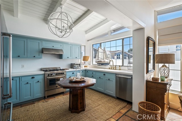 Detail Gallery Image 7 of 35 For 11 Saratoga, Newport Beach,  CA 92660 - 2 Beds | 2/1 Baths