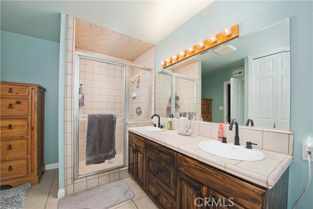 Detail Gallery Image 13 of 31 For 15877 Warm Springs Dr, Canyon Country,  CA 91387 - 5 Beds | 3 Baths