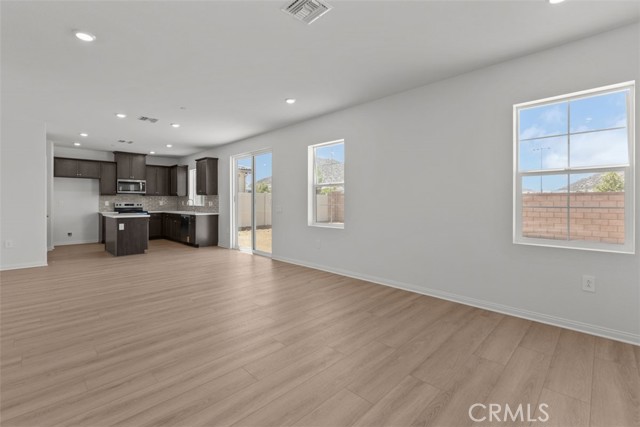 27071 Kodiak Court, Menifee CA: https://media.crmls.org/medias/c1fde49d-fea2-499d-8a4e-74410b201f3d.jpg