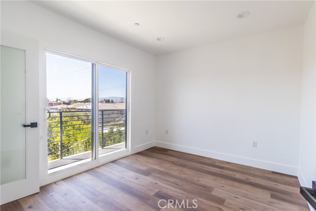 Detail Gallery Image 11 of 22 For 4507 W 18th St Dr #1,  Los Angeles,  CA 90019 - 4 Beds | 3 Baths