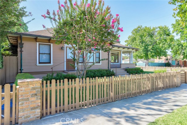 Detail Gallery Image 5 of 75 For 704 E Maple, Orange,  CA 92866 - 4 Beds | 3/1 Baths