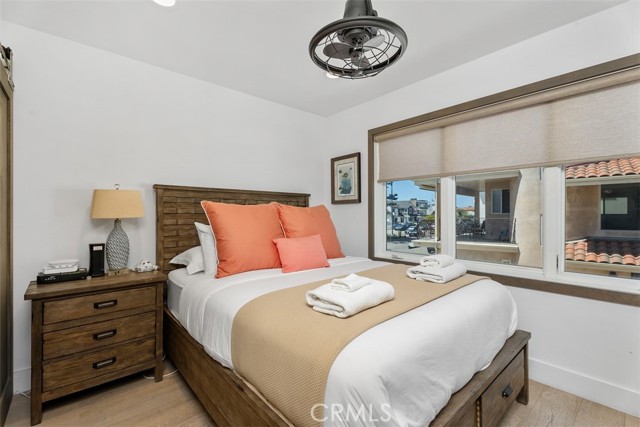 200 E Balboa Boulevard, Newport Beach CA: https://media.crmls.org/medias/c1fe6ddc-efb5-41a9-8203-333ccb380c04.jpg