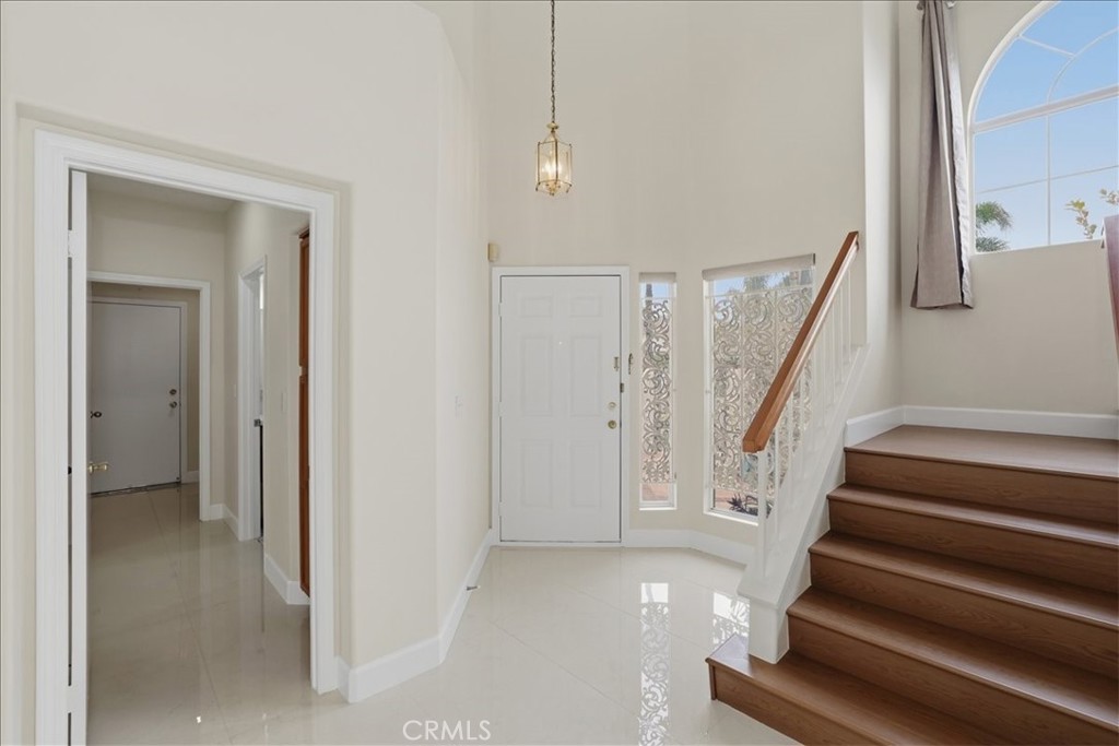 https://media.crmls.org/medias/c1fec07b-1076-4ba5-8e53-a936f86097e4.jpg?preset=X-Large