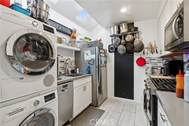 Detail Gallery Image 5 of 28 For 820 Temple Ave, Long Beach,  CA 90804 - 4 Beds | 4 Baths