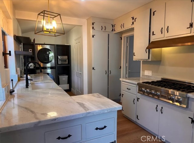Detail Gallery Image 6 of 35 For 3021 W Clark Ave, Burbank,  CA 91505 - 3 Beds | 2 Baths