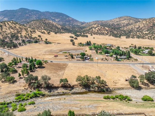 5770 Elwood, Sanger CA: https://media.crmls.org/medias/c200ec26-29b7-4c7b-8e4c-6123af67dd31.jpg