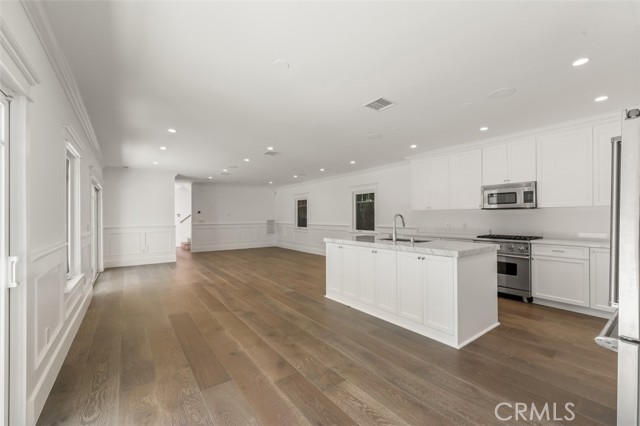 Detail Gallery Image 46 of 59 For 20701 Dumont St, Woodland Hills,  CA 91364 - 8 Beds | 9 Baths