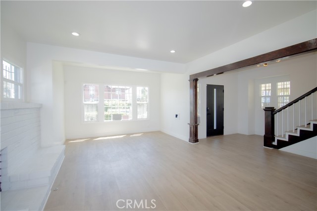 2101 Arlington Avenue, Los Angeles CA: https://media.crmls.org/medias/c201b991-ba34-4410-9bd2-361fd331ec15.jpg