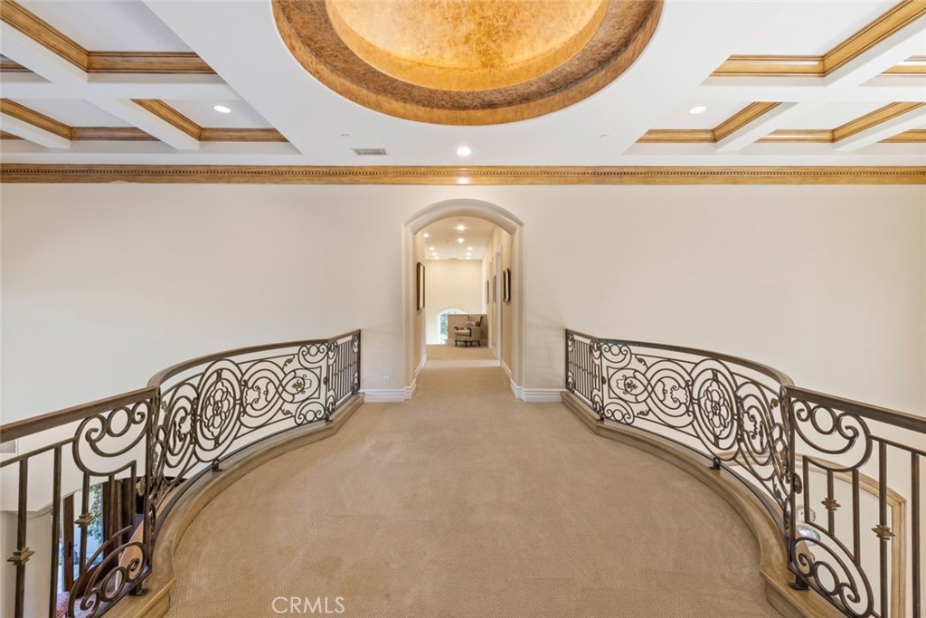 https://media.crmls.org/medias/c201d9e0-0fdf-41d0-8228-b387b9517596.jpg?preset=X-Large