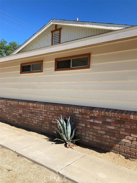 Detail Gallery Image 3 of 4 For 1904 Pennsylvania Ave, Colton,  CA 92324 - 3 Beds | 2 Baths