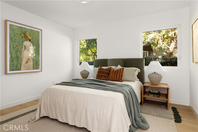 Detail Gallery Image 15 of 22 For 564 N Lucerne Bld, Los Angeles,  CA 90004 - 3 Beds | 2 Baths