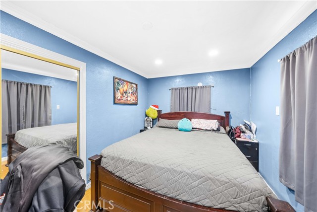 157 E 70th Street, Los Angeles CA: https://media.crmls.org/medias/c2030b51-a1a9-457d-911a-450006e55b11.jpg