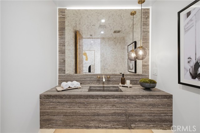 22518 Burbank photo 7