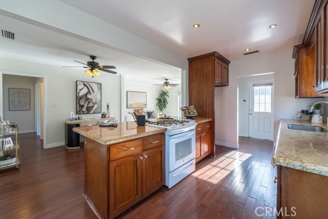 Detail Gallery Image 11 of 43 For 4333 Palo Verde, Lakewood,  CA 90713 - 3 Beds | 2 Baths