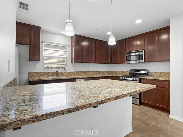 Detail Gallery Image 9 of 36 For 1377 Sunset #B,  Beaumont,  CA 92223 - 3 Beds | 2/1 Baths