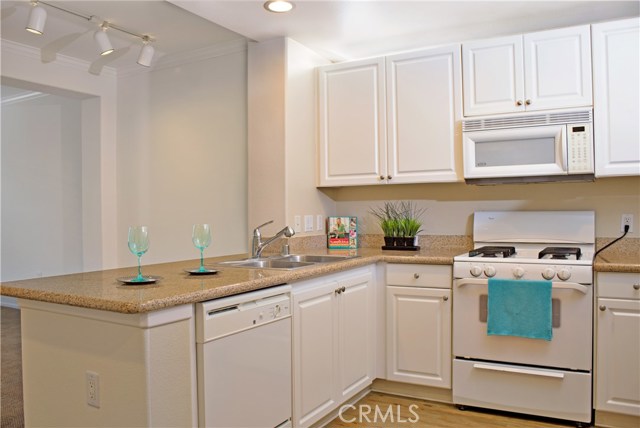 2257 Watermarke Place, Irvine CA: https://media.crmls.org/medias/c205cb64-f763-455f-a34a-bfb35cd46448.jpg