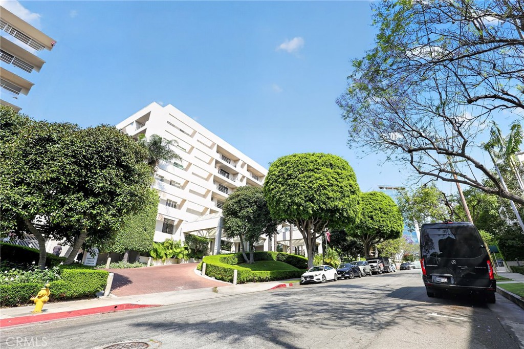 1131 Alta Loma #308