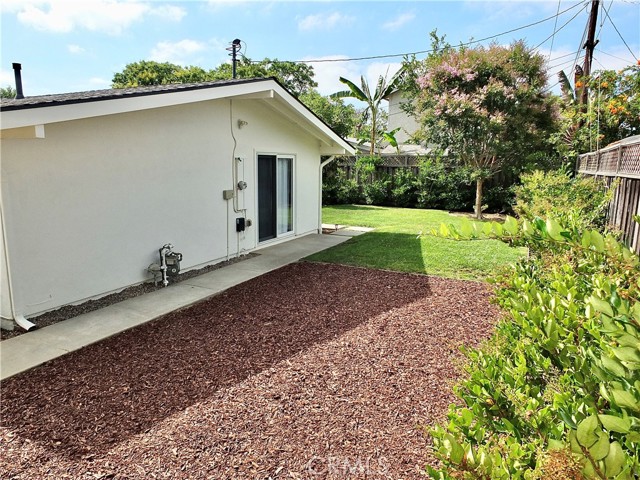2285 Avalon, Costa Mesa CA: https://media.crmls.org/medias/c2064224-66b4-4336-914c-48adcc3a0f41.jpg
