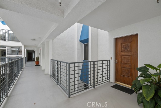 200 S. Catalina Ave, Redondo Beach CA: https://media.crmls.org/medias/c2065268-d327-4042-b7bf-9df91fa92f43.jpg