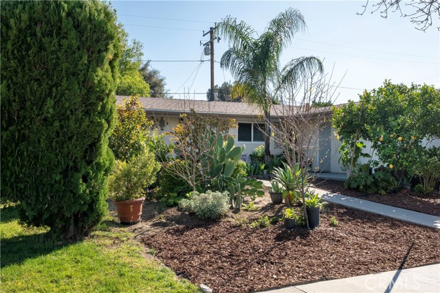 Detail Gallery Image 4 of 23 For 19026 Stillmore, Canyon Country,  CA 91351 - 3 Beds | 1 Baths