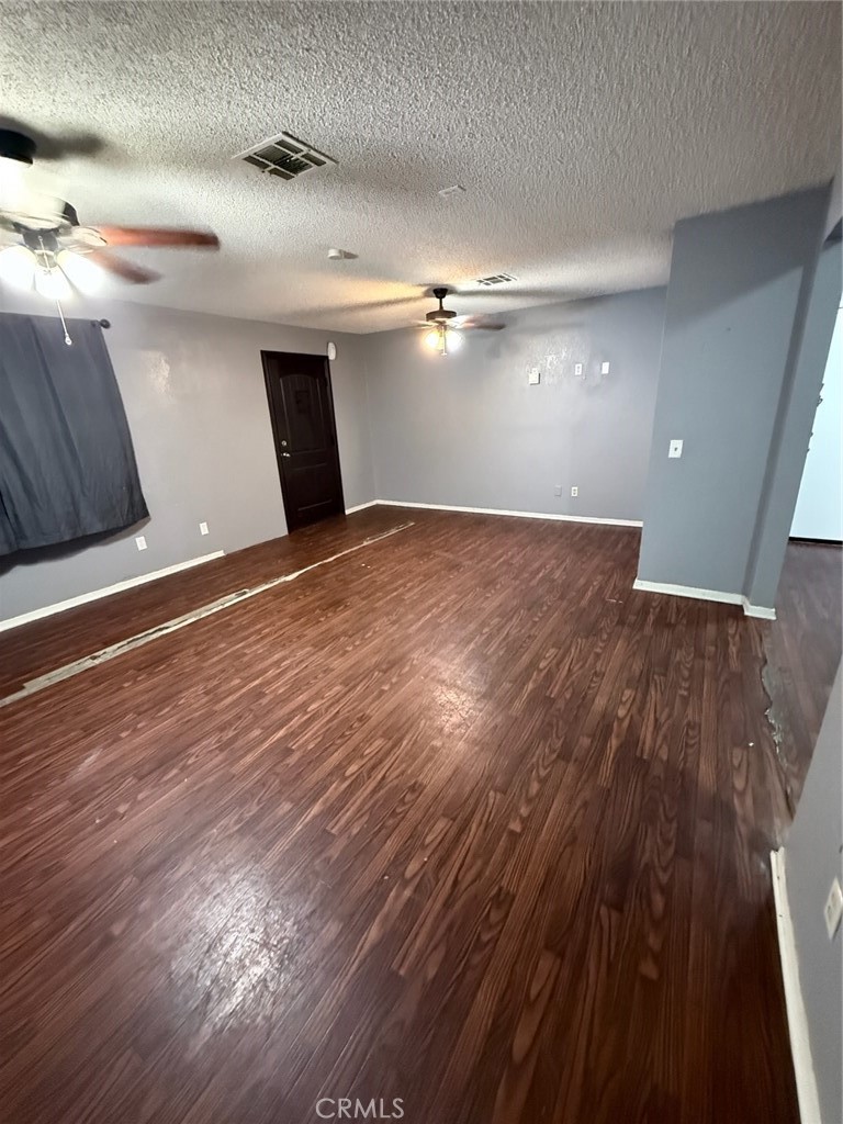 https://media.crmls.org/medias/c207d69a-2d28-4500-97aa-48058710b347.jpg?preset=X-Large