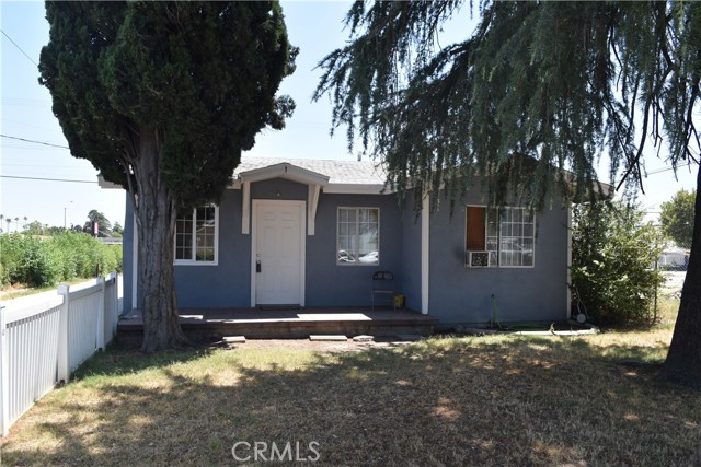215 W 23rd Street, San Bernardino CA: https://media.crmls.org/medias/c207f43b-6108-4945-99bb-51cf24030bb8.jpg