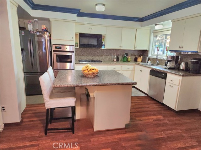 Detail Gallery Image 17 of 71 For 19755 Steinway St, Canyon Country,  CA 91351 - 3 Beds | 2 Baths