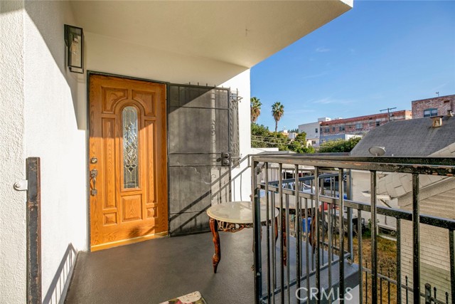 Detail Gallery Image 23 of 29 For 1748 N Kenmore Ave #203,  Los Angeles,  CA 90027 - 2 Beds | 2 Baths