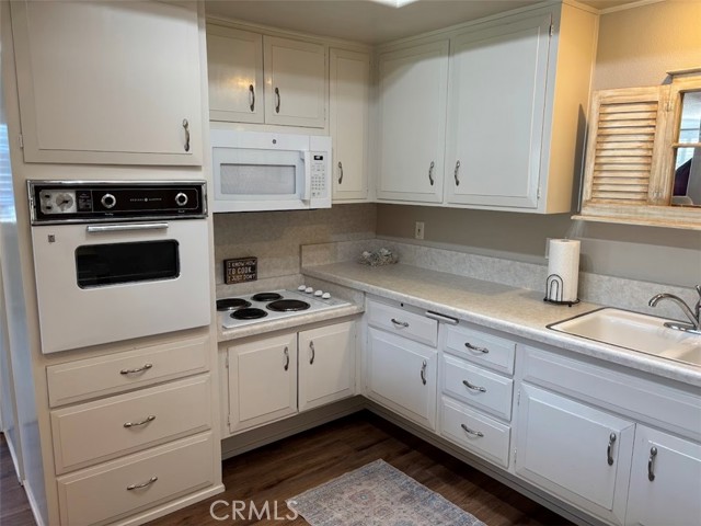 Detail Gallery Image 11 of 25 For 1241 Golden Rain Rd M-3 2f,  Seal Beach,  CA 90740 - 2 Beds | 1 Baths