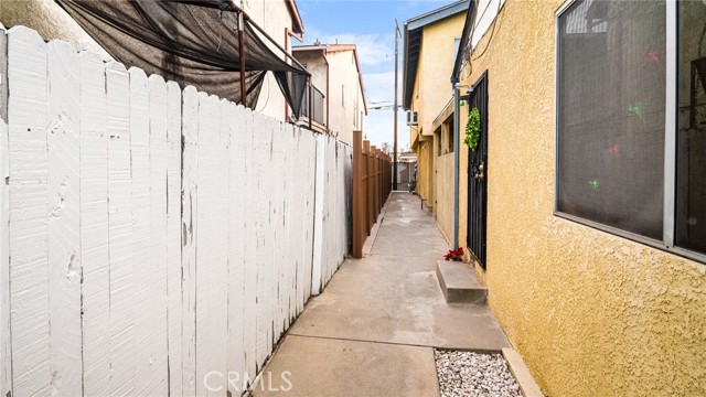 Detail Gallery Image 16 of 34 For 1812 E Carson St, Long Beach,  CA 90807 - – Beds | – Baths