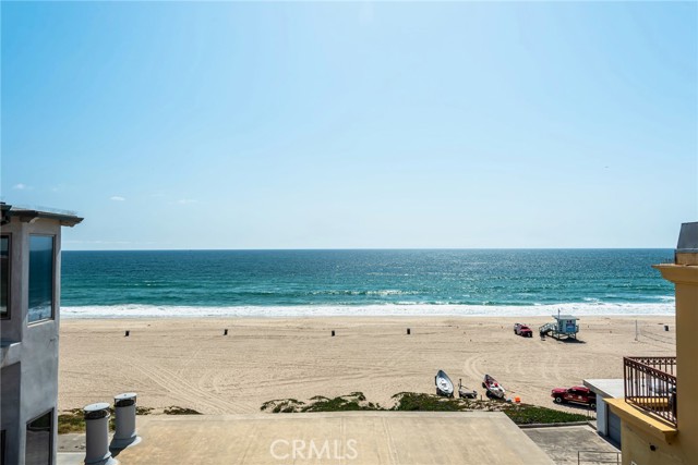 2208 The Strand, Manhattan Beach CA: https://media.crmls.org/medias/c20c25c6-d556-47bc-aa54-62d75e2dbf04.jpg