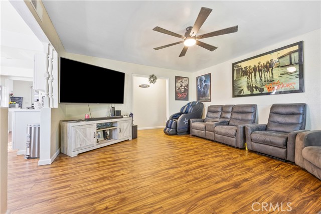17373 Reed Street, Fontana CA: https://media.crmls.org/medias/c20c759b-f96a-41f7-a543-c554f6731bb9.jpg