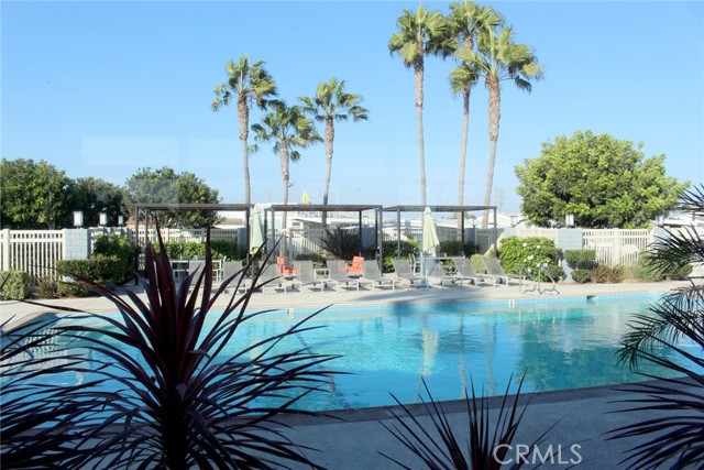 Detail Gallery Image 19 of 22 For 21851 Newland St. #82,  Huntington Beach,  CA 92646 - 4 Beds | 2 Baths