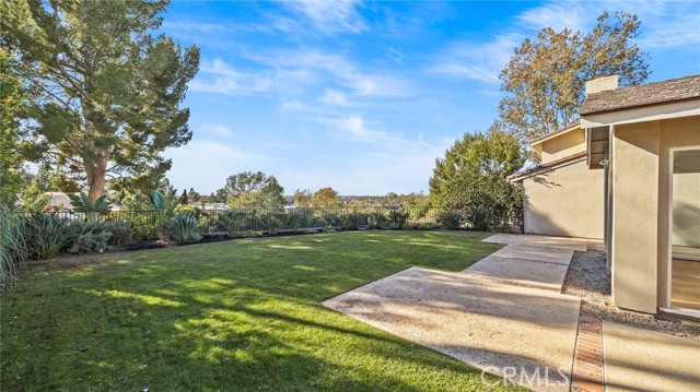 Detail Gallery Image 13 of 17 For 7 Rue Biarritz, Newport Beach,  CA 92660 - 3 Beds | 2/1 Baths