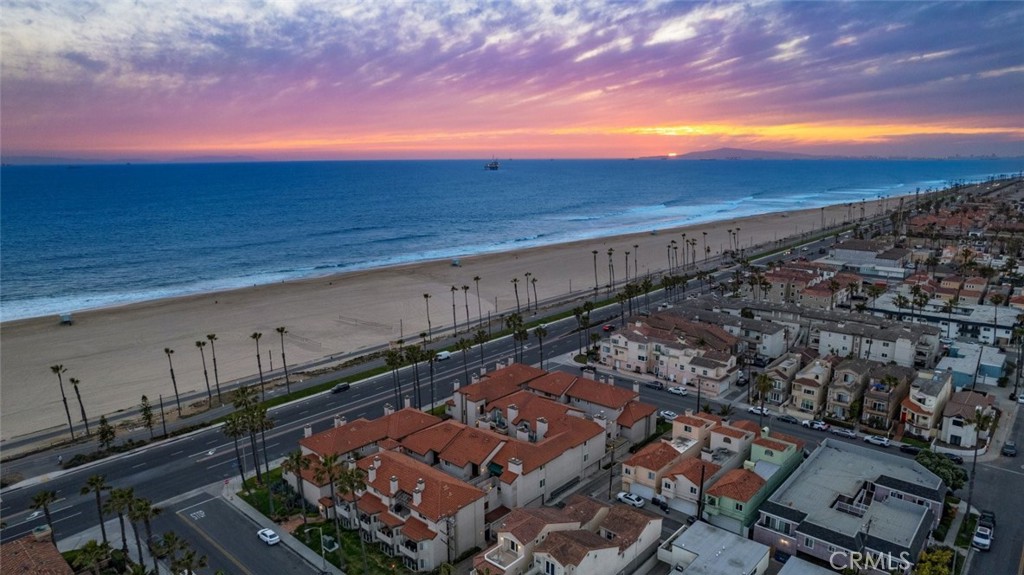 https://media.crmls.org/medias/c20d2579-96d9-4649-b160-ff2715cd3746.jpg?preset=X-Large