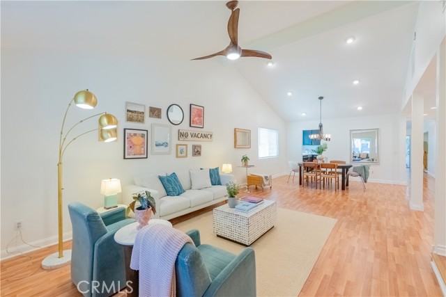 7215 Enfield Avenue, Reseda CA: https://media.crmls.org/medias/c20d6860-0bb8-4740-bd3a-47d2c5fed00d.jpg