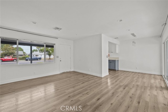 Detail Gallery Image 3 of 33 For 7952 White Oak Ave, Northridge,  CA 91325 - 2 Beds | 1 Baths
