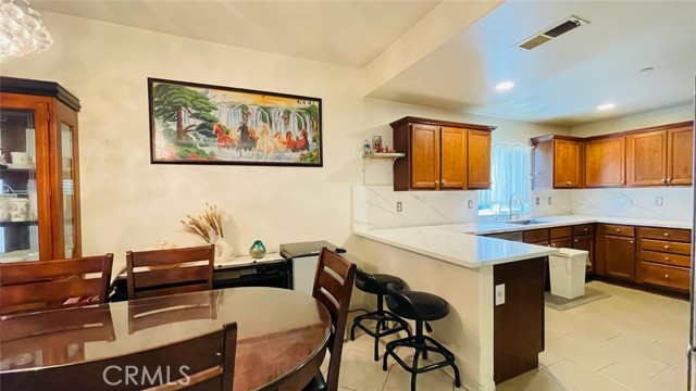 Detail Gallery Image 9 of 33 For 15721 Cobalt St #105,  Sylmar,  CA 91342 - 4 Beds | 2/1 Baths