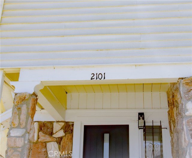 2101 Arlington Avenue, Los Angeles CA: https://media.crmls.org/medias/c20ff5eb-8cc2-4004-b479-25b02a9e5444.jpg