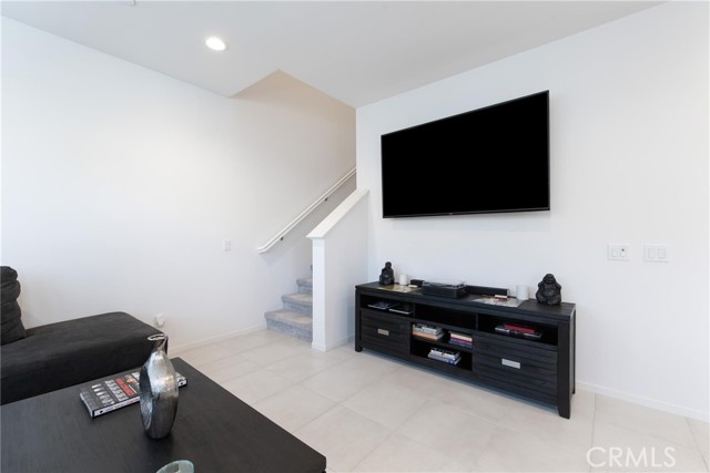 Detail Gallery Image 4 of 36 For 8474 Explorer, Chino,  CA 91708 - 2 Beds | 2/1 Baths