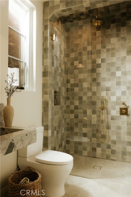 Detail Gallery Image 41 of 50 For 4748 Noble Ave, Sherman Oaks,  CA 91403 - 5 Beds | 5/1 Baths