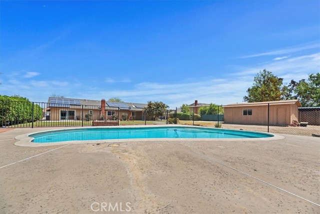 5485 SULPHUR Drive, Jurupa Valley CA: https://media.crmls.org/medias/c2112bf7-c180-41b4-8464-d8e1f340b13c.jpg