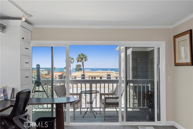 1011 Manhattan Avenue, Hermosa Beach, California 90254, 4 Bedrooms Bedrooms, ,2 BathroomsBathrooms,Residential,Sold,Manhattan,SB21155625