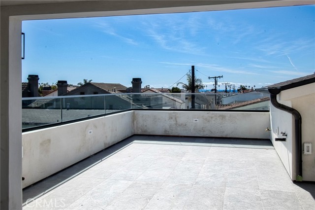 Detail Gallery Image 17 of 18 For 710 Avocado Ave #B,  Corona Del Mar,  CA 92625 - 3 Beds | 3/1 Baths