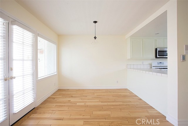 Detail Gallery Image 10 of 17 For 1420 12th St #3,  Manhattan Beach,  CA 90266 - 3 Beds | 2/1 Baths