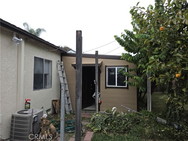 Detail Gallery Image 10 of 14 For 10251 Foster Rd, Downey,  CA 90242 - 4 Beds | 2 Baths