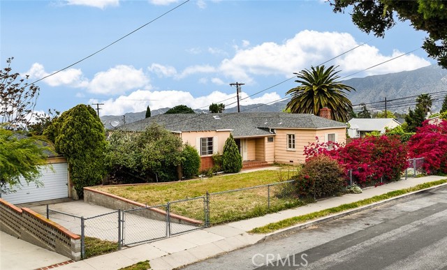 Detail Gallery Image 2 of 35 For 10457 Helendale Ave, Tujunga,  CA 91042 - 3 Beds | 2 Baths