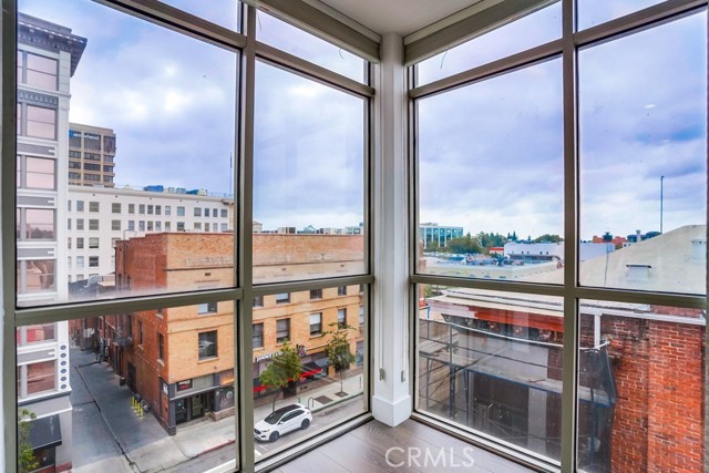 Detail Gallery Image 16 of 27 For 35 Raymond #404,  Pasadena,  CA 91103 - 2 Beds | 2/1 Baths