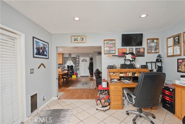 Detail Gallery Image 9 of 23 For 10521 Blucher, Granada Hills,  CA 91344 - 3 Beds | 2 Baths